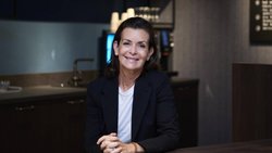 Nicole Loeb (58) ist Delegierte des VR der Loeb Holding und leitet das Unternehmen in fünfter Generation. Die Loeb Holding ist im Detailhandel und im Immobiliengeschäft tätig.