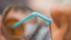Plastik-Verbot: Strohhälme sollen in der EU bal nur noch aus Papier hergestellt werden.