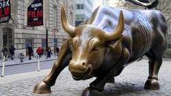Bulle vor der New Yorker Börse: Der Bär ist sein Gegenspieler.