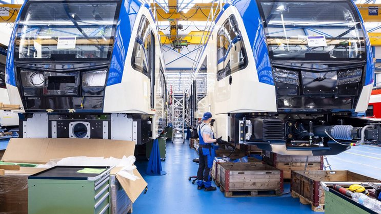 Gemäss SRF gelangen in den Schweizer Werken des Zugbauers Stadler Rail zu viele VOC-Emissionen in die Umwelt.