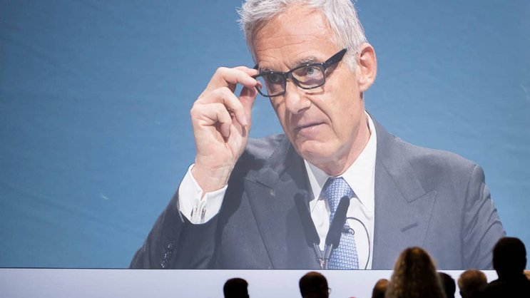 In der Pflicht: Vor einem Jahr gab es heftige Kritik an der Boni-Politik der Bank. Nun droht das Thema Präsident Urs Rohner erneut einzuholen.