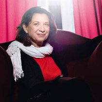 Überquert tanzend den Rideau de Rösti: Cynthia Odier performt neu in Zürich.