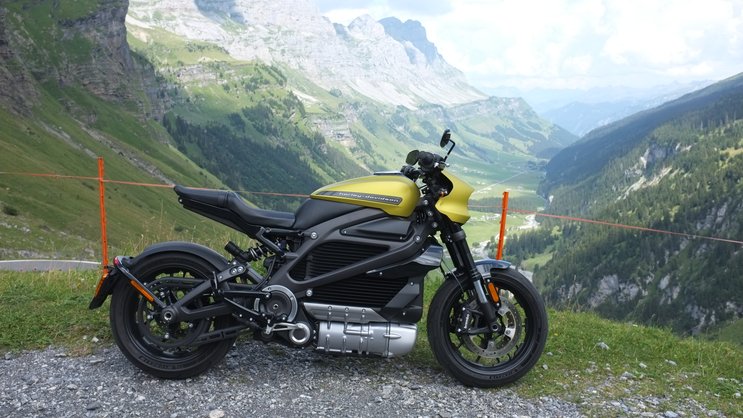 Harley-Davidson Livewire: Mit der E-Harley ist man auch in den Schweizer Bergen unauffällig unterwegs – aber dennoch Aufsehen erregend.