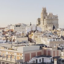 PULSIEREND ­Dynamisch, kreativ und multi-kulturell. Die Haupt-stadt Madrid streift ihre Zurückhaltung ab.