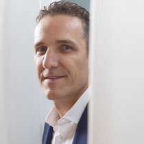 Gabriel Brenna, CEO von Raiffeisen Schweiz, will mit neuen Beratungscentern im Vorsorgemarkt punkten.Keystone