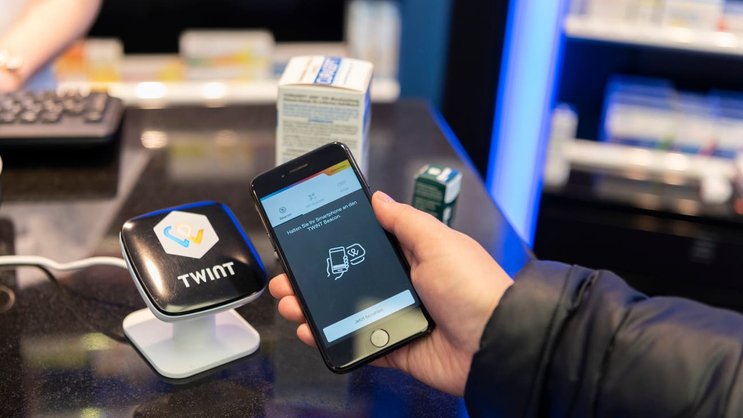 Um mit Twint bezahlen zu können, sind spezielle Beacons an den Kassen nötig.