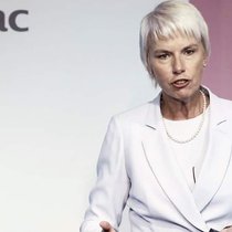 Mit 67 Jahren ist Verwaltungsrätin Kelly nicht nur ein Jahr älter als Präsident Kelleher, sondern auch als der von ihr abgelöste Verwaltungsrat Dieter Wemmer.