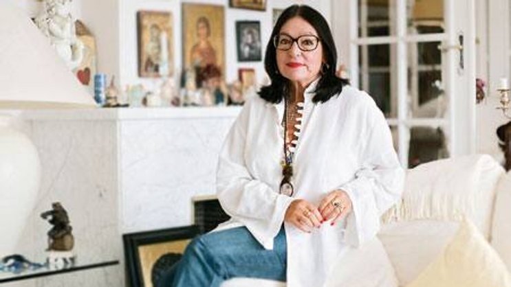 «Zu lange hat sich in Griechenland vieles im Dunkeln abgespielt»: Nana Mouskouri im Salon ihres Hauses in Cologny GE.