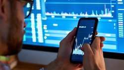 Business man trader investor analyst using mobile phone app analytics for cryptocurrency financial stock market analysis analyze graph trading data index investment growth chart on smartphone screen.
Kryptowährungen
