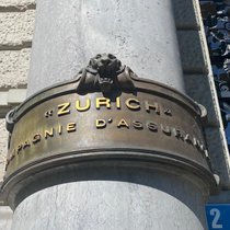 Historisches Firmenschild am Sitz von Zurich Insurance in Zürich.