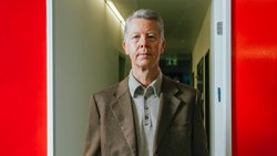 Karriere mit Biss: Seit 2021 leitet Marcel Keller (60) die Adecco Gruppe Schweiz. Nach der Kochlehre absolvierte er die Hotelfachschule und begann seine Karriere bei Adecco als Berater.