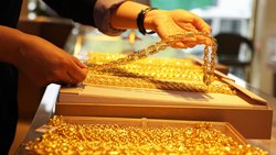 Goldschmuck in einem Laden in Huzhou, China.