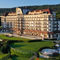 Hier übernachten manche der mächtigsten Menschen der Welt: Das Hôtel Royal in Évian-les-Bains.
