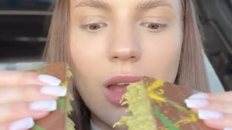 Ein Post von Influencerin Maria Vehera machte Dubai-Schokolade weltweit begehrt. Lindt griff den Trend rasch auf – und landete einen Verkaufshit.