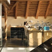 Cartier verwandelt ein historisches Bauernhaus in La Chaux-de-Fonds in ein Innovationszentrum für Kunsthandwerk. Rund fünfzig Mitarbeiter sind auf vier Etagen tätig.