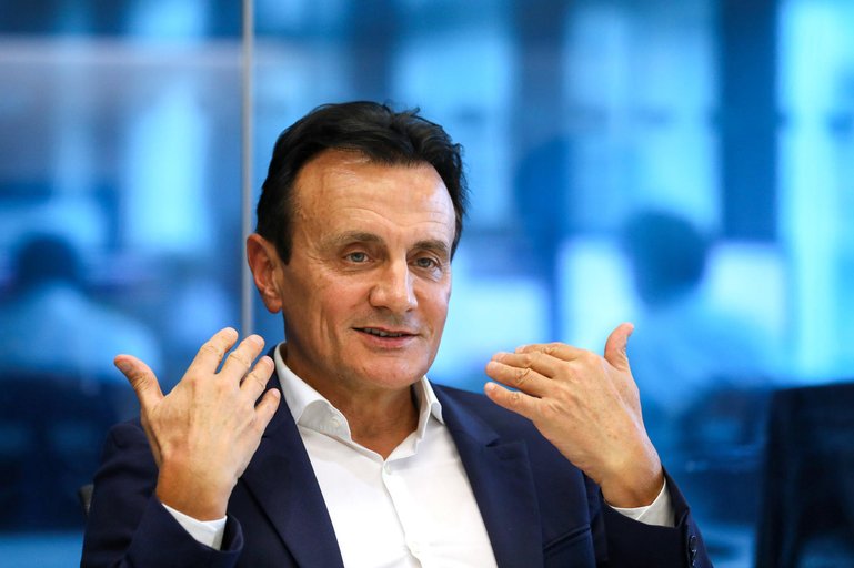Chef des Pharmaunternehmens AstraZeneca, Pascal Soriot, bekam 2024 etwa 16 Millionen Franken.
