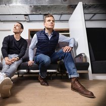 Alexandre Martin (l.) und Morgan Siffert vereinfachen mittels KI den Betrieb von Vergnügungsparks, Museen oder Theatern.