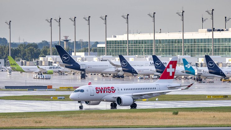 Zum Wohle für die schweizerische Luftfahrt: Die Schweiz übernimmt schon heute fast alle EU-Regeln dynamisch im Luftfahrtrecht. Es ist dies die Methode, die die Gegner der Bilateralen III kritisieren.