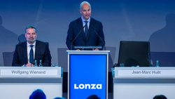 CEO Wolfgang Wienand kam von Siegrfied, und Verwaltungsratspräsident Jean-Marc Huët verkaufte bei Heineken Biere, bevor er zu Lonza kam.