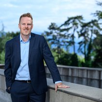 Manager-Veredler: David Bach bietet mit dem IMD Firmen rund 70 massgescheiderte Fortbildungsprogramme an. Kostenpunkt pro Woche und Teilnehmer: etwa 10'000 Franken.