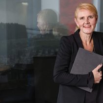 Heike Bruch doziert keine graue Theorie: Sie forscht in der Praxis, fühlt den Puls der Corporate World und berät die Führungsriege.