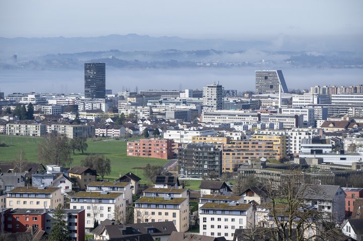 Internationale Konzerne prägen den Arbeitsmarkt im Kanton Zug.
