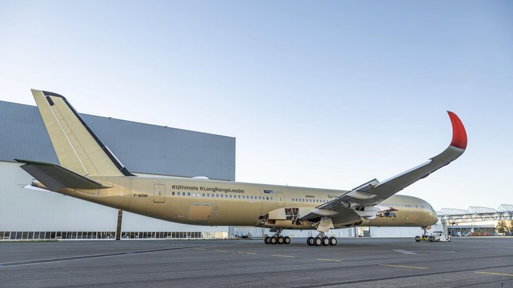 Der neue Airbus A350 von Qantas beim Rollout im Werk von Toulouse (F).