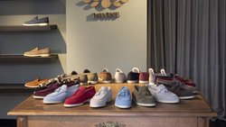 Weil wirklich bequeme Schuhe oft nicht stilvoll sind und gemütlichen Tretern meist die Eleganz fehlt, hat Sandra Vogt ihr eigenes Schuhlabel gegründet. Im Bild: Loafer in Veloursleder, ab 320 Franken.