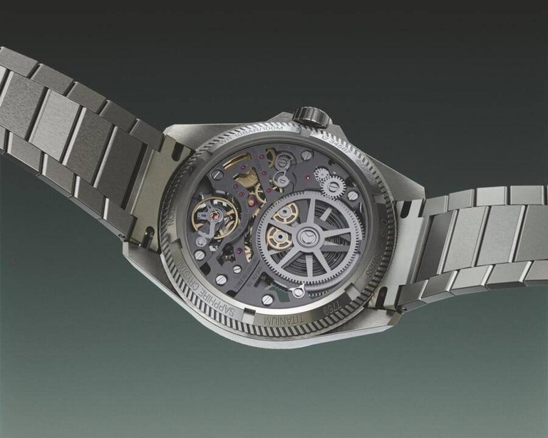Die Uhr von hinten.