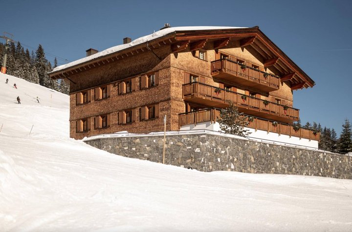 Aurelio Clubhouse