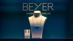 Schaufenster von Beyer an der Zürcher Bahnhofstrasse am 15.05.2022: Das Geschäft an der Zürcher Luxusmeile ist der älteste Uhrenladen der Schweiz. 