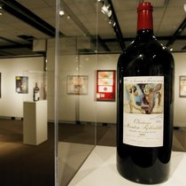 Edle Weine sind gesucht: Eine Flasche Mouton Rothschild, auf deren Etikette ein Gemälde von Pablo Picasso abgebildet ist, wurde 2007 an einer Auktion von Sotheby's versteigert.