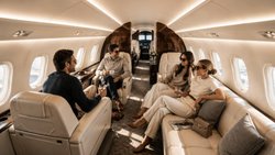 Für Gruppen oder Familien stehen in den Flugzeugen von PeakJet abgetrennte Bereiche zur Verfügung. Das Streckennetz soll rasch erweitert werden.