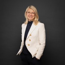 «Bei Führung geht es nicht darum, sich zu beweisen, sondern Vertrauen zu schaffen», betont Adecco-CHRO Daniela Seabrook.