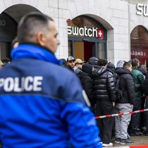 Die Lancierung der neuen Swatch-Uhr sorgte am Samstag für lange Warteschlangen vor den Läden.