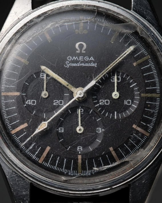 Diese Omega Speedmaster Referenz 105.003 von Gene Cernan während der Apollo-17-Mission hat ein Uhrglas aus Hesalit.