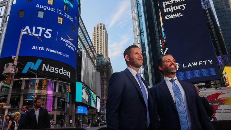 Eric Trump (links) und Donald Trump Jr. Die von den Trump-Brüdern unterstützte Investmentbank Dominari Securities ist an der Transaktion beteiligt