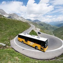 Postauto: Die gelben Busse fahren in die entlegensten Gebieten der Schweiz.