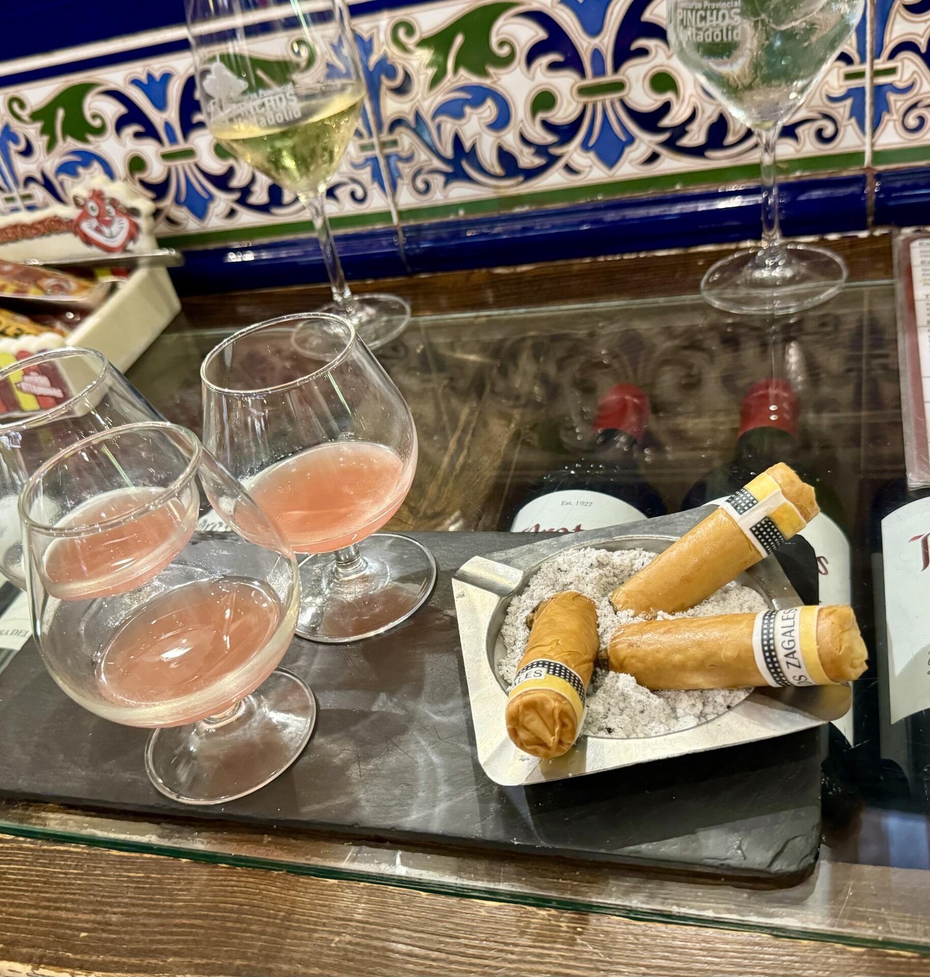 Tapas Bar Los Zagales in Valladolid: Die «Zigarren» sind zum Essen und der vermeintliche Rosé ist eine Tomaten-Consommé.