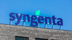 Das Logo von Syngenta an einem Firmengebäude in Sisslen (Januar 2021).