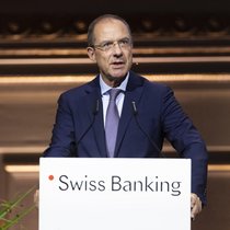 Die Bankiervereinigung – hier Präsident Marcel Rohner – warnt vor der SVP-Neutralitäts-Initiative.