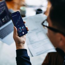 Eine App für alle Konten? Das Versprechen von Multibanking ist gross, doch bislang stösst die eher magere Schweizer Umsetzung auf wenig Interesse.
