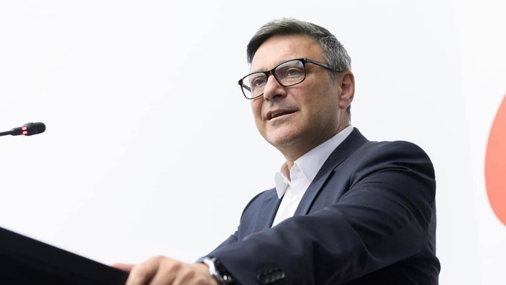 Giorgio Tuti, Praesident SEV, spricht waehrend der 296. SGB-Delegiertenversammlung, am Freitag, 25. Mai 2018 in Bern. (KEYSTONE/Anthony Anex)