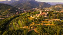 Das kleine, feine Schaumweingebiet Franciacorta liegt in der Lombardei und ist eine entdeckenswerte, nicht überlaufene Genussdestination.