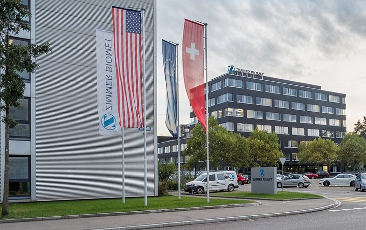 Am Sitz von Zimmer Biomet in Winterthur ZH fallen Hunderte Jobs weg.