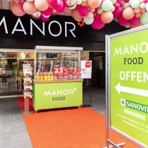 Während Corona offen, ab 2027 an Coop ausgelagert: In Basel wird über die Zukunft des Lebensmittel-Supermarkts von Manor diskutiert (Archivbild 2020).