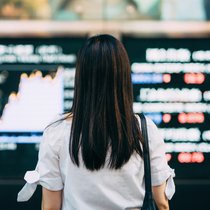 Den Kurs im Blick: Für Arbeitnehmende wäre es lukrativer, aus der Pensionskasse aussteigen zu können und die Finanzen selbst in die Hand zu nehmen.