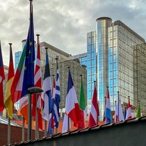 Während sich die Anleger auf ein weiteres potenzielles Rekordjahr vorbereiten, wird Selektivität im Sekundärmarkt unerlässlich sein, wobei Europa als Lichtblick hervorsticht.