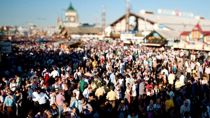 wiesn_besucher.jpg