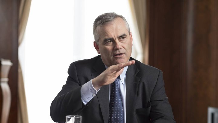 Thomas Gottstein, CEO of Swiss bank Credit Suisse (Schweiz) AG, photographed during an interview situation in a meeting room at the headquarters of Credit Suisse at Paradeplatz Square in Zurich, Switzerland, on February 23, 2017. (KEYSTONE/Gaetan Bally)Thomas Gottstein, CEO Credit Suisse (Schweiz) AG, fotografiert waehrend einer Interviewsituation am 23. Februar 2017 in einem Sitzungszimmer am Credit Suisse Hauptsitz in Zurich. (KEYSTONE/Gaetan Bally)